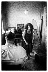 Performance von Markus Beuter und Laureline Koenig für 1 Person in den Räumen der ehemaligen Synagoge in Viljandi. Projekt "Burning borders" als Beitrag zu den "Hanseliveartworks".
